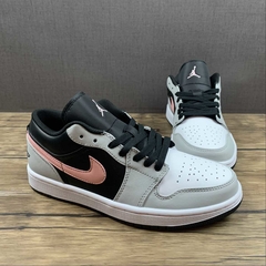 Jordan 1 Low Black Grey Pink na internet