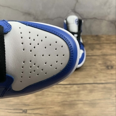 Jordan 1 Mid Sisterhood na internet