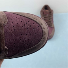Nike SB Dunk Low City of Love Burgundy Crush na internet