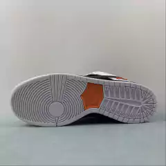 Nike SB Dunk Low TIGHTBOOTH