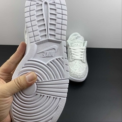 Imagem do Nike Dunk Low White Paisley
