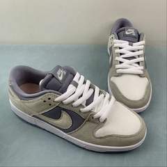Nike SB Dunk Low Wolf Grey na internet