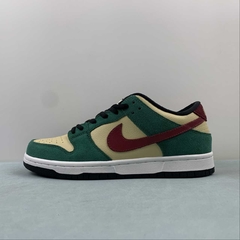 Nike SB Dunk Low Vegas Gold