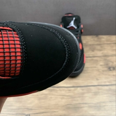 Jordan 4 Retro Red Thunder na internet