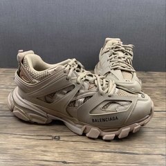 Balenciaga Track Beige na internet