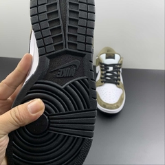 Imagem do Nike SB Dunk Low White Black Trail End Brown
