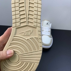 Imagem do Jordan 1 Low SE Sail Rattan University Red