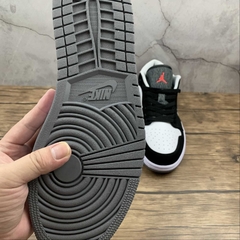Imagem do Jordan 1 Low Black White Wolf Grey Infrared 23