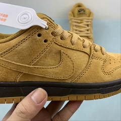 Nike SB Dunk Low Wheat na internet