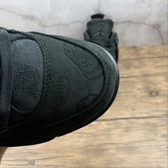 Jordan 4 Retro Kaws Black na internet