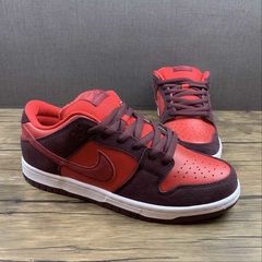 Nike SB Dunk Low Cherry na internet