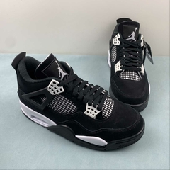 Jordan 4 White Thunder na internet
