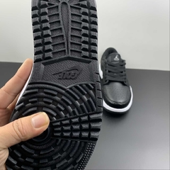 Imagem do Jordan 1 Retro Low Golf Black Croc