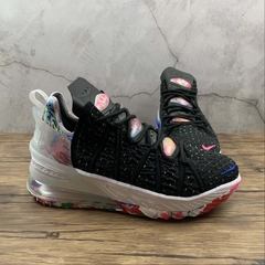 Nike LeBron 18 Multicolor na internet