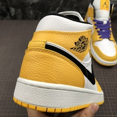 Jordan 1 Mid SE Lakers na internet
