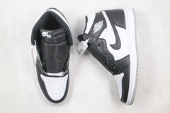 Jordan 1 Retro High Black White na internet