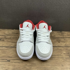Imagem do Jordan 1 Low Light Smoke Grey Gym Red