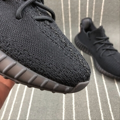 adidas Yeezy Boost 350 V2 Black Red na internet
