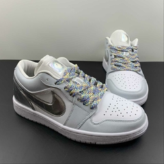 Jordan 1 Low SE Tear Away Silver na internet