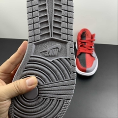 Imagem do Jordan 1 Low SE Homage Split Gym Red Cement Grey