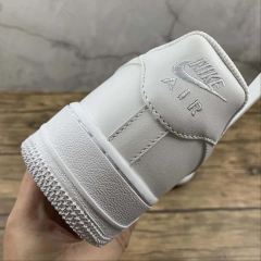Nike Air Force 1 Low Triple White na internet