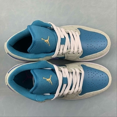 Imagem do Jordan 1 Low SE Aquatone Concord Light Bone