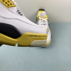 Jordan 4 Vivid Sulfur - comprar online