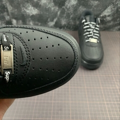 Nike Air Force 1 Low Supreme Black na internet
