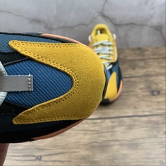 adidas Yeezy Boost 700 Sun na internet