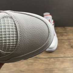 Jordan 4 Retro Metallic Red na internet