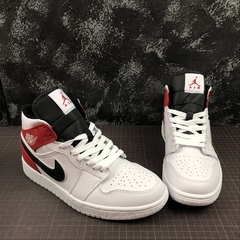 Jordan 1 Mid White Black Gym Red na internet