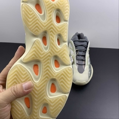 Imagem do adidas Yeezy 700 V3 Fade Salt