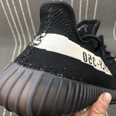 adidas Yeezy Boost 350 V2 Core Black White na internet