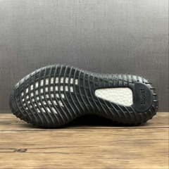 Imagem do adidas Yeezy Boost 350 V2 Core Black Dazzling Blue