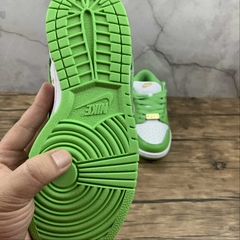 Imagem do Nike SB Dunk Low Supreme Stars Mean Green