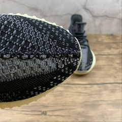 adidas Yeezy Boost 350 V2 Carbon na internet