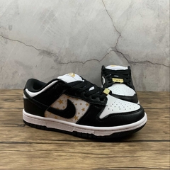 Nike SB Dunk Low Supreme Stars Black na internet