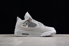 Jordan 4 Retro Frozen Moments na internet