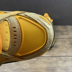 Nike Air Rubber Dunk Off-White University Gold na internet