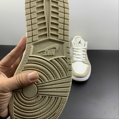 Imagem do Jordan 1 Low SE Sail Rattan University Red