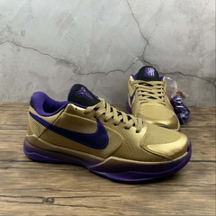 Nike Kobe 5 Protro Undefeated Hall of Fame na internet