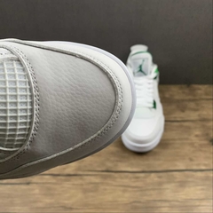 Jordan 4 Retro Metallic Green na internet