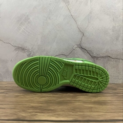 Nike SB Dunk Low Supreme Stars Mean Green