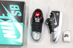 Nike SB Dunk Low Supreme Jewel Swoosh Silver na internet