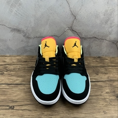 Imagem do Jordan 1 Low Black Aurora Green Laser Orange