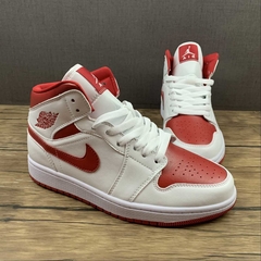 Jordan 1 Mid Reverse Chicago na internet