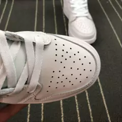 Imagem do Jordan 1 Mid Triple White