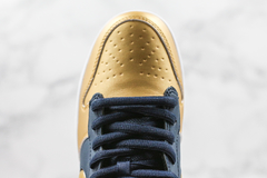 Imagem do Nike SB Dunk Low Supreme Jewel Swoosh Gold