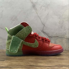 Nike SB Dunk High Strawberry Cough - comprar online