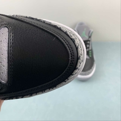 Jordan 3 Black/Green Glow na internet